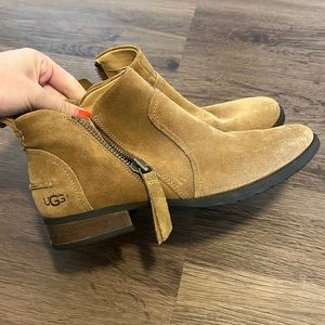 Suede Ugg boots like new!